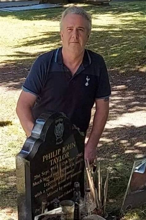 Visiting Phil Taylor (Motorhead) grave .